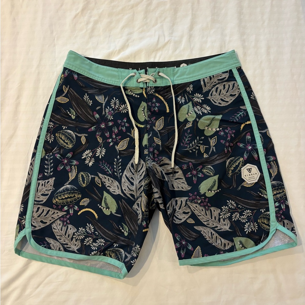 VISSLA Men's Tropical Leaf Board Shorts - Black and Green